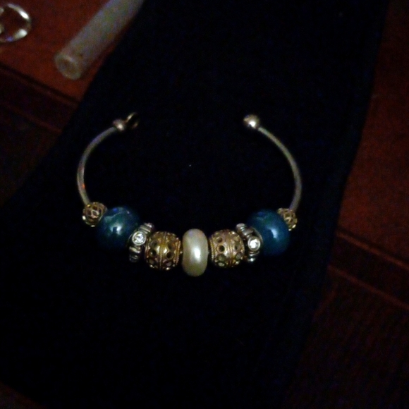 Bracelets - Picture 2 of 3